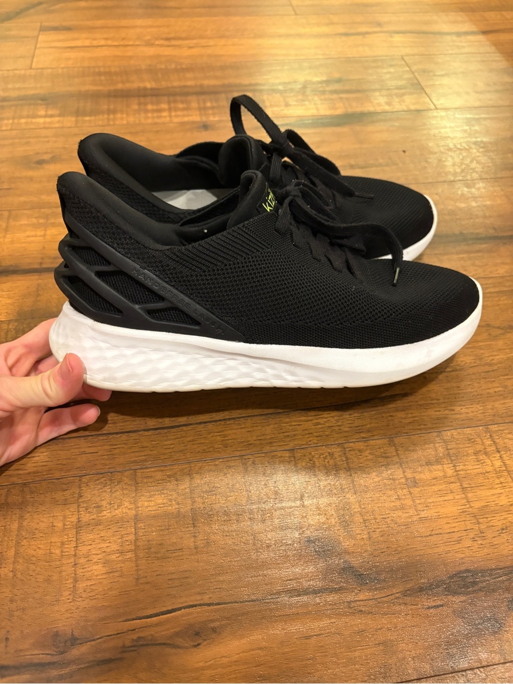 Kizik Athens Black White Mens Size 9 Wide Womens 10.5 Sneaker Slip On Hands Free
